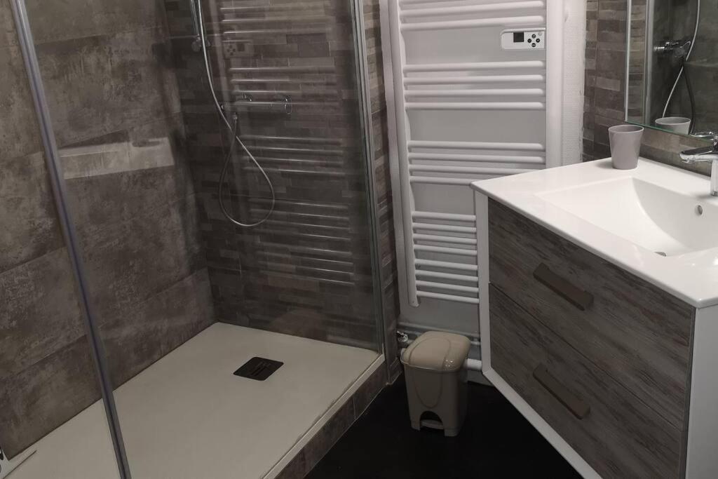 Duplex Au Centre Ville, Dans Cour Interieure Calme ドール エクステリア 写真